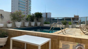 Cobertura com piscina e churrasqueira